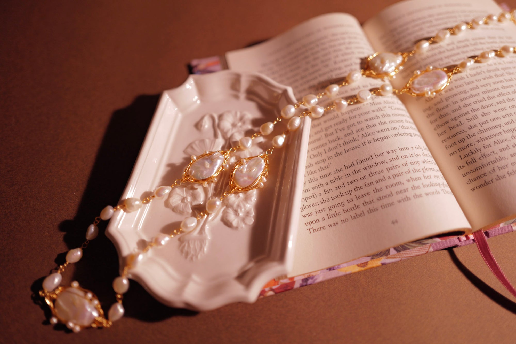 Ivory Reverie (Baroque pearls long necklace)